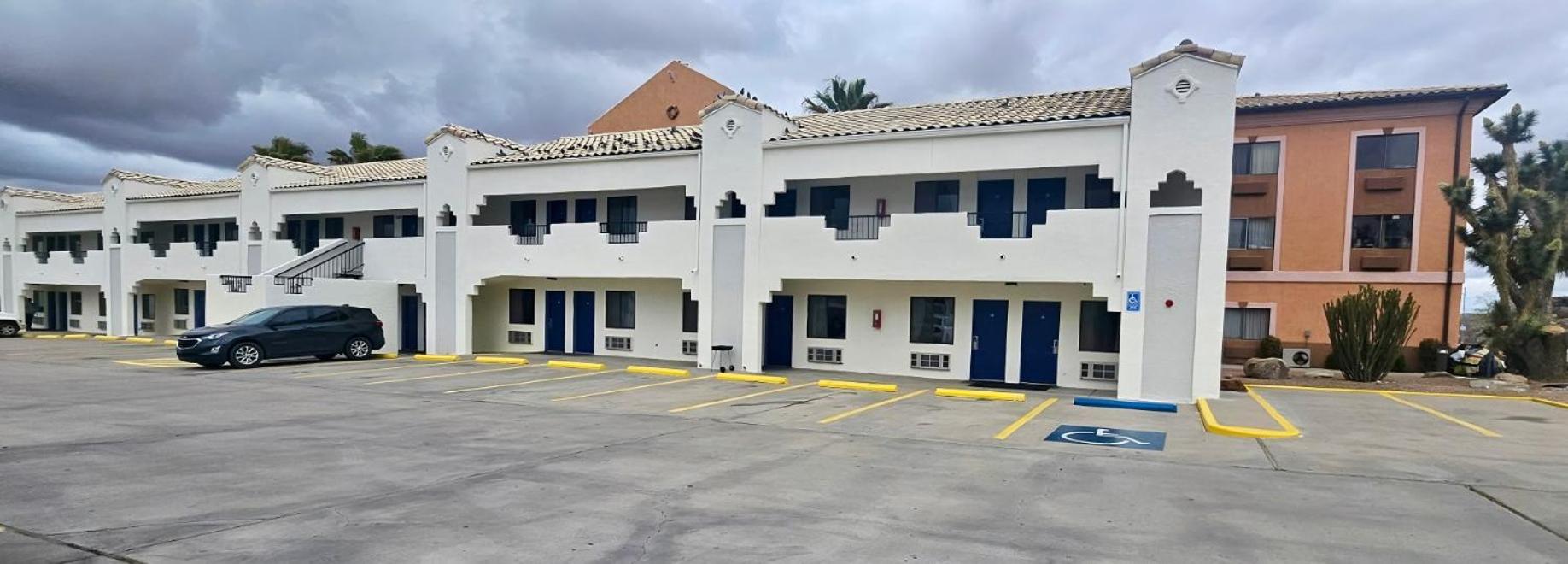 Days Inn By Wyndham Kingman West Exterior photo
